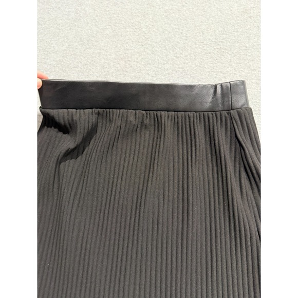 Marc New York Andrew Marc Size XS Black Accordion Faux Leather Detail Skirt - Picture 6 of 13